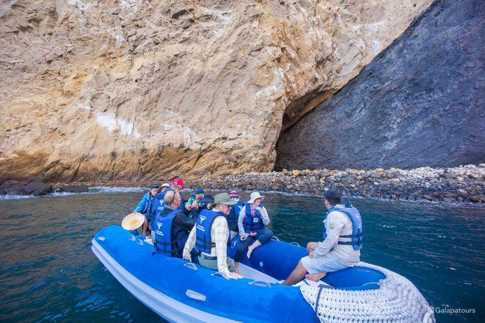 Isabela - Vicente Rock Point - seaman journey galapagos cruise - gal0176 